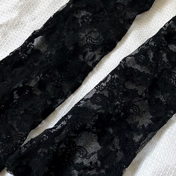 Black lace fingerless gloves - Picture 4 of 6